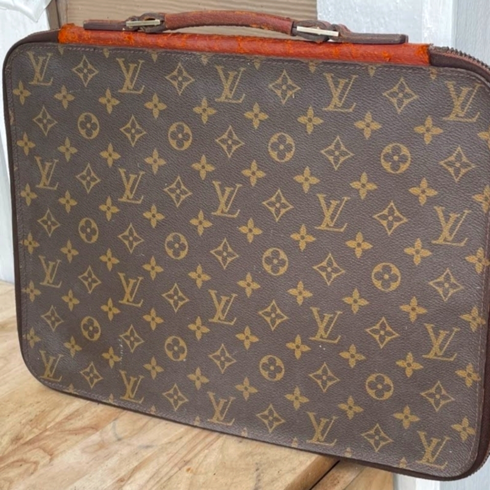 Louis Vuitton Portfolio
